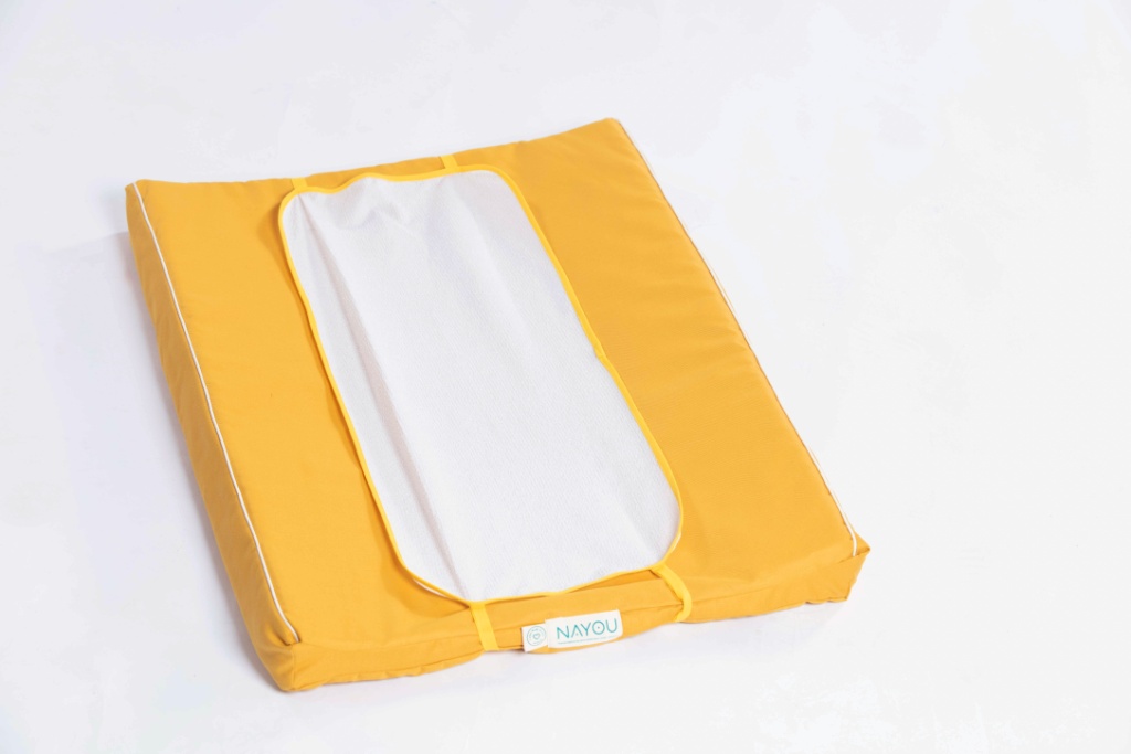 Matelas à langer jaune